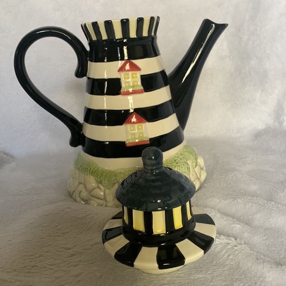 Adorable Ceramic Lighthouse Teapot 9.5” Excellent Condition Beach Kitchen - Picture 6 of 7